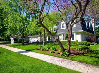 724 Charlemagne Dr, Northbrook, IL 60062