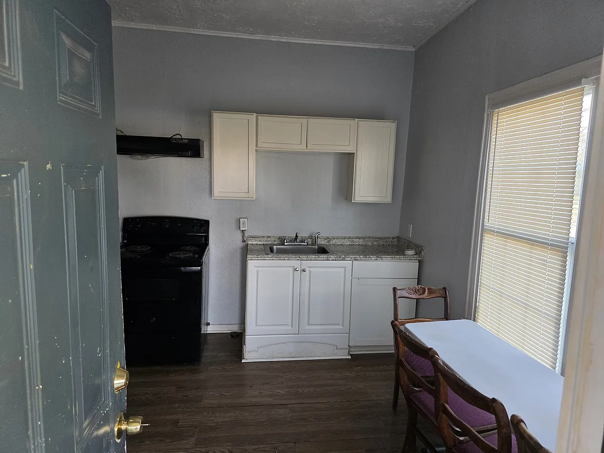 Building Photo - 1368 Doucette Ave #A