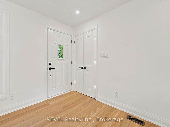 5th image of 72 Prince Charles Dr