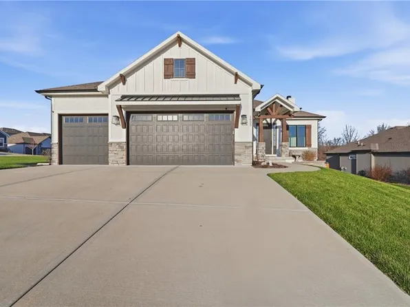 1405 NW Aspen Cir, Grain Valley, MO 64029