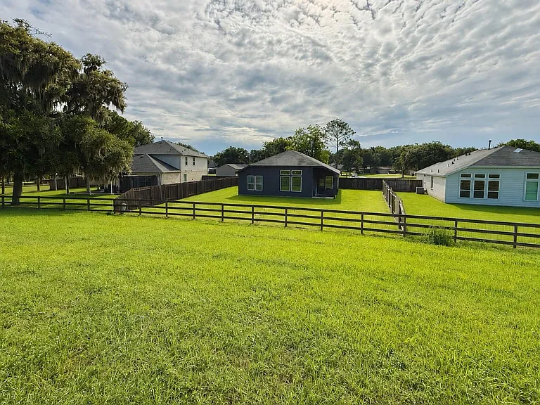 307 Twin Lakes Blvd W — Photo 34