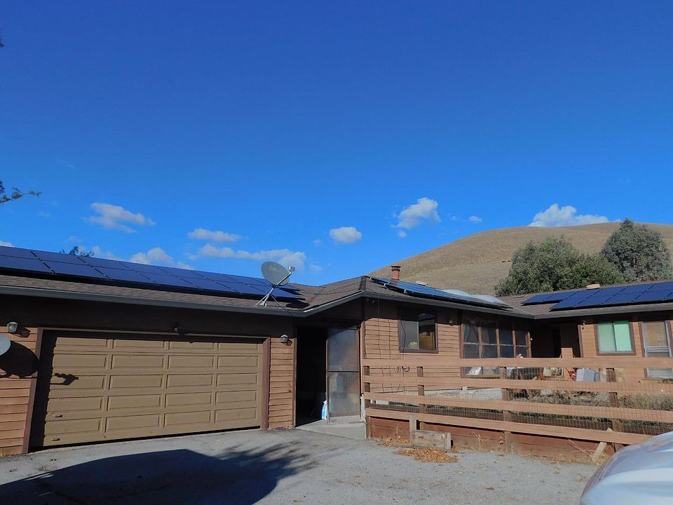 2nd image of 460 Foothill Rd