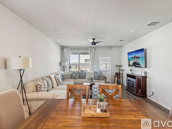 5th image of 2409 Ayers Dr