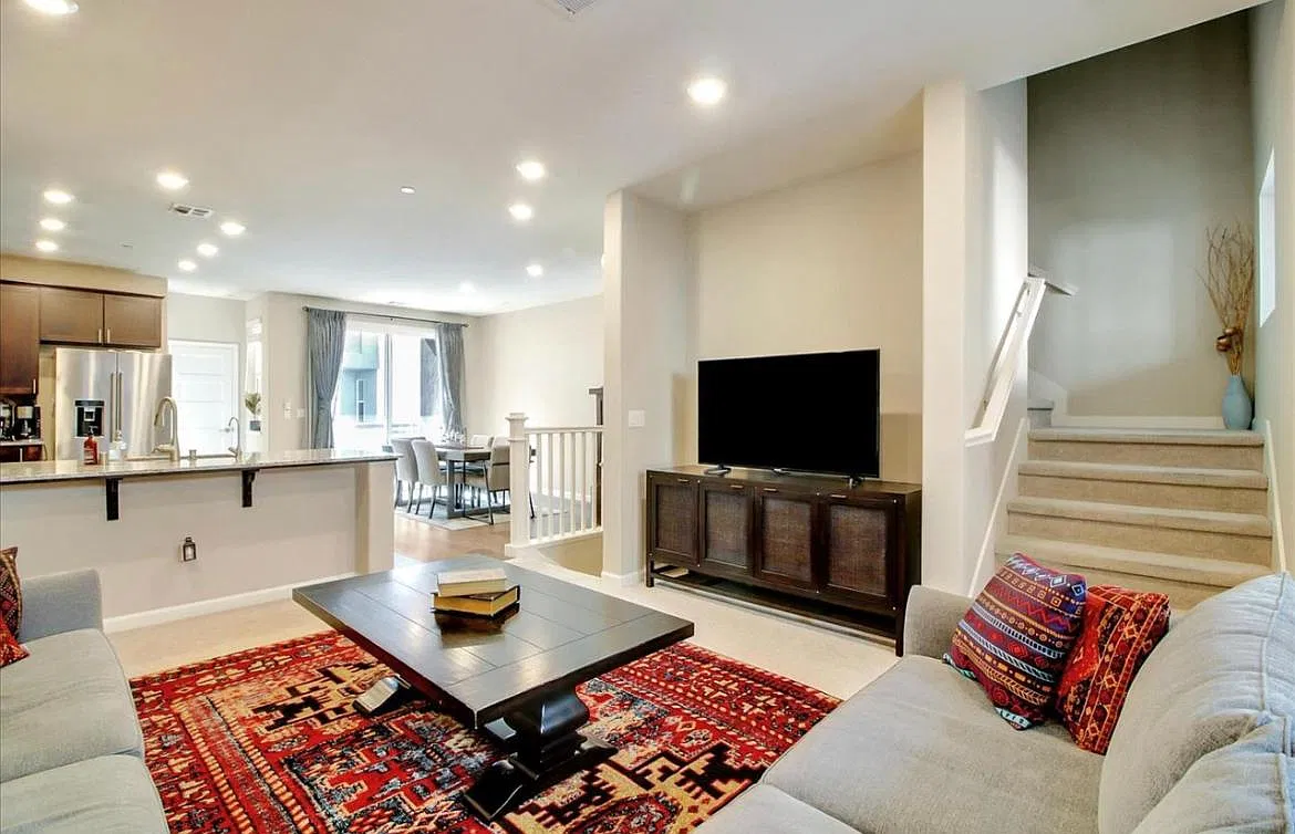 3 bed, 2.5 bath, 1670 sqft, $4,850 — Photo 3