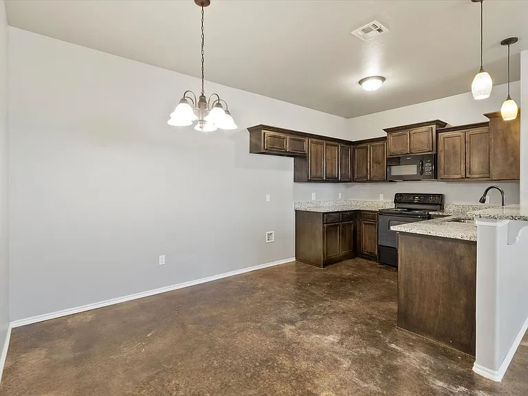 1834 Cypress Ln — Photo 6