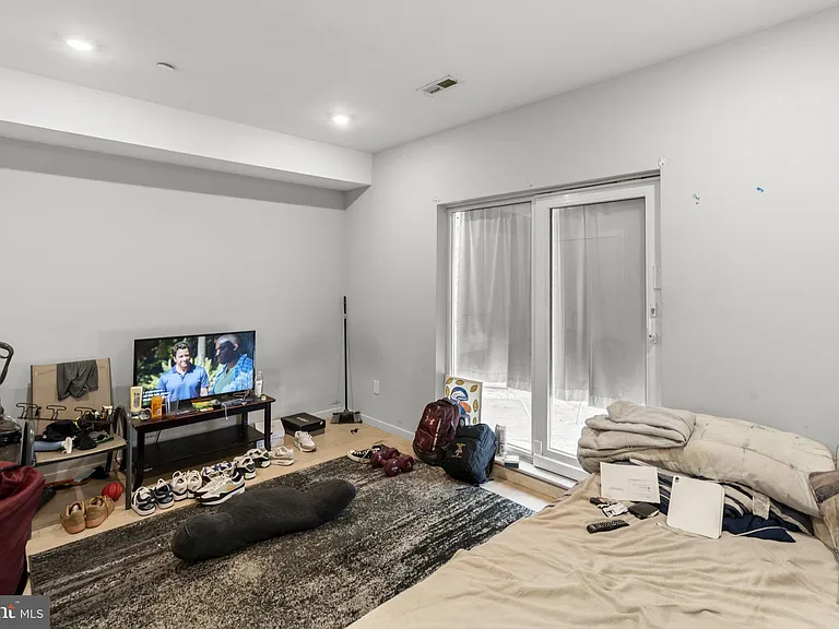 2142 W Master St #B — Photo 11