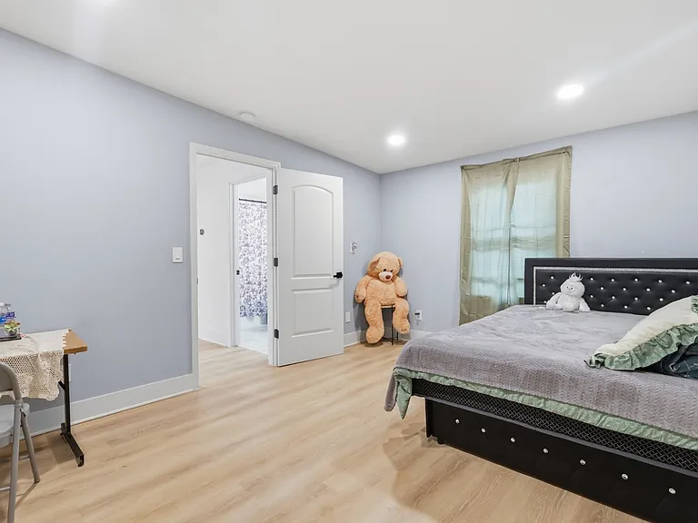 411 Edwin St #A — Photo 33