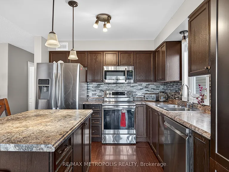 1276 Atkinson St — Photo 8