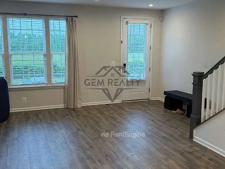 1842 Briscoe Ln — Photo 6