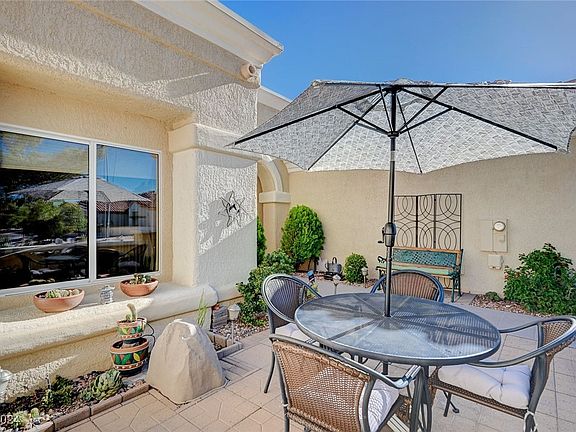 4th image of 10529 Mission Lakes Ave
