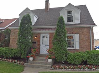 2661 N 69th St, Wauwatosa, WI 53213