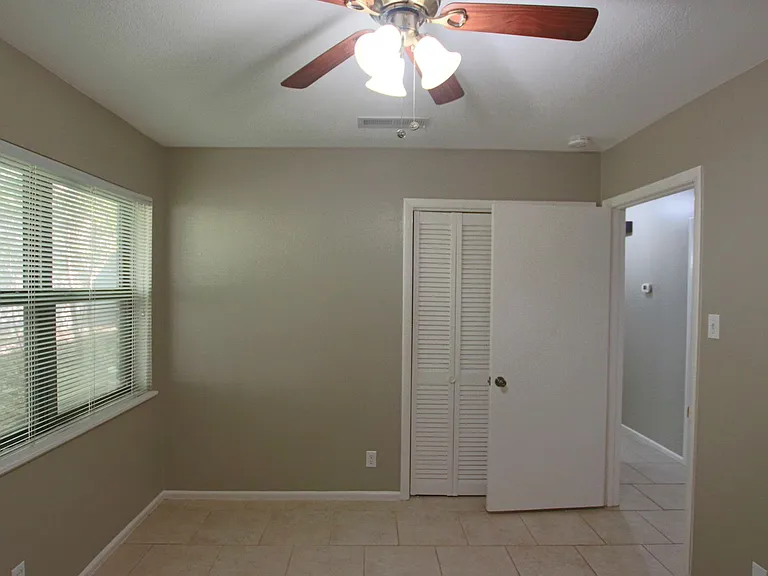 2725 Amy Ln — Photo 12