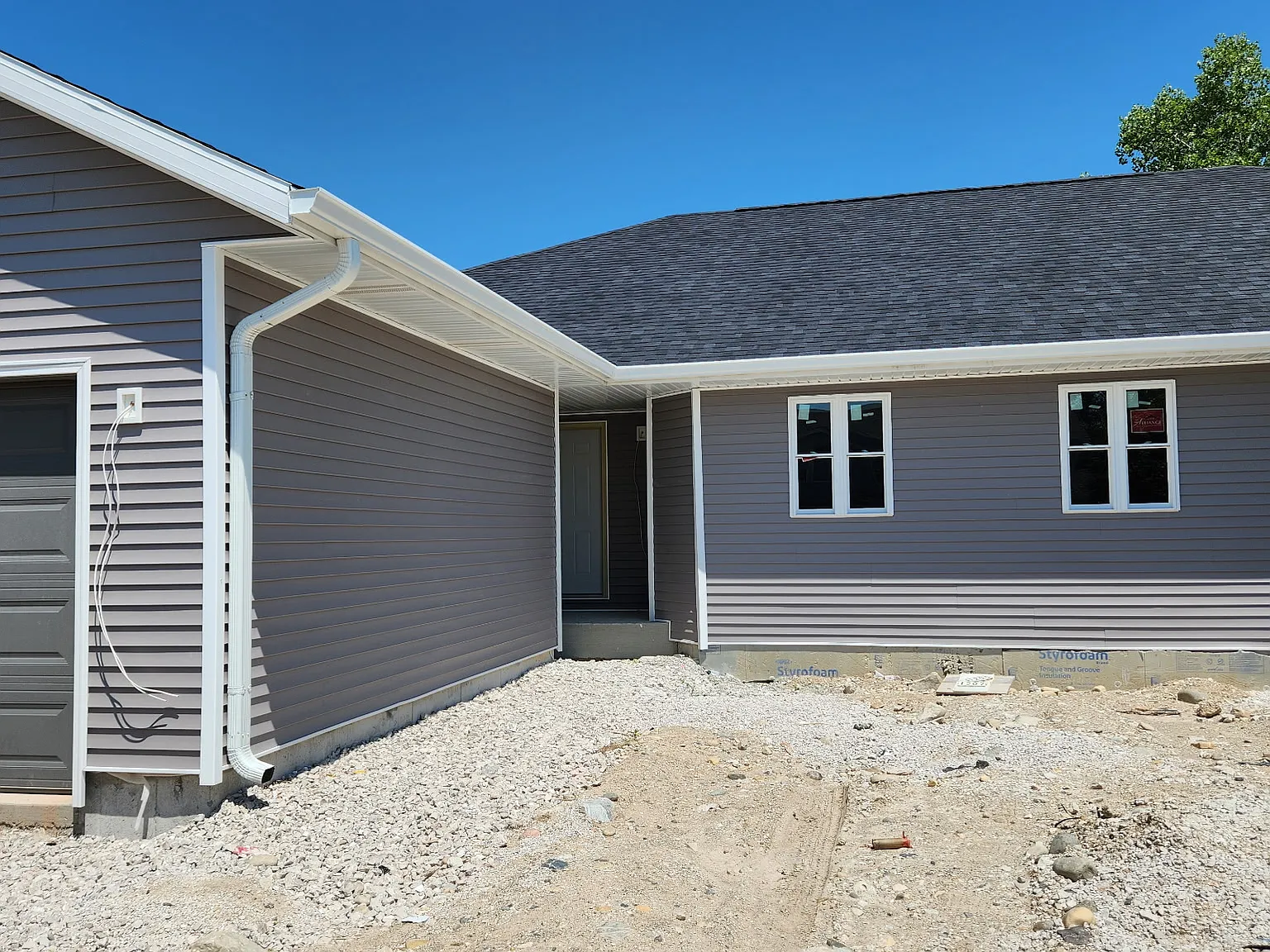 Hillwood Blvd, Pewaukee — Photo 1