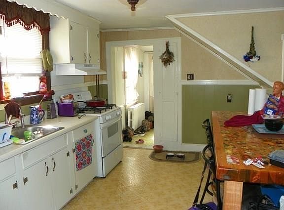 2nd image of 135 Niagara St
