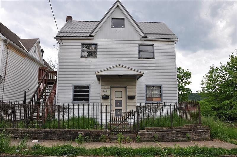 1025 Ave, New Kensington, PA 15068 Zillow