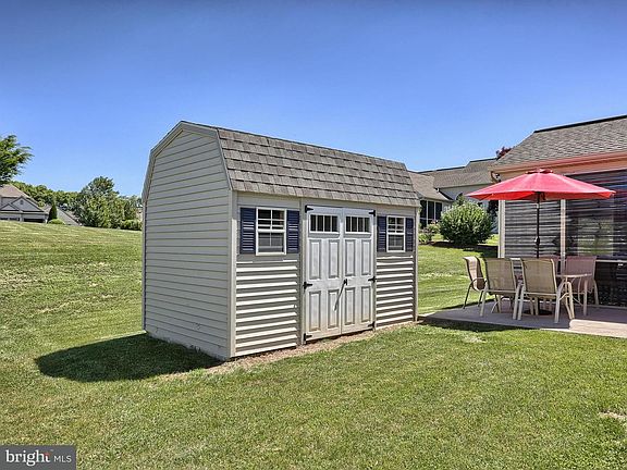 4th image of 15 Winterberry Ln