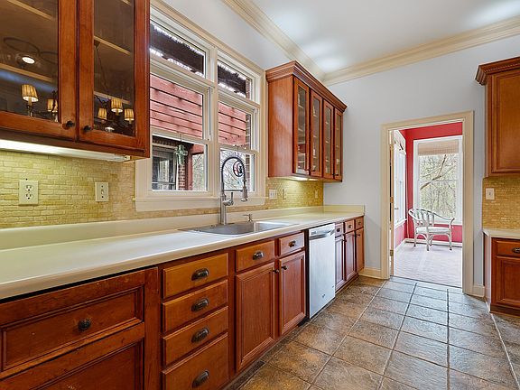 27th image of 3490 Yager Dr