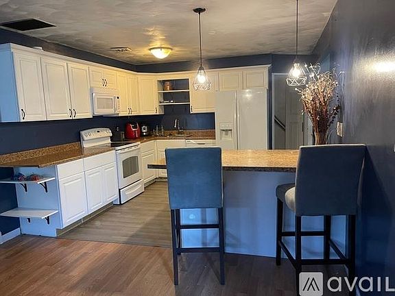 4th image of 2023 Reardon Dr