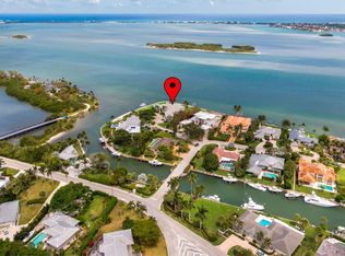 1 Island Rd, Sewalls Pt, FL 34996