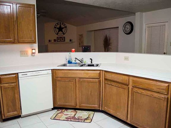5th image of 619 N Willow Dr