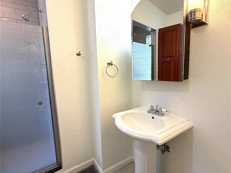 2136 N Lafayette St — Photo 12