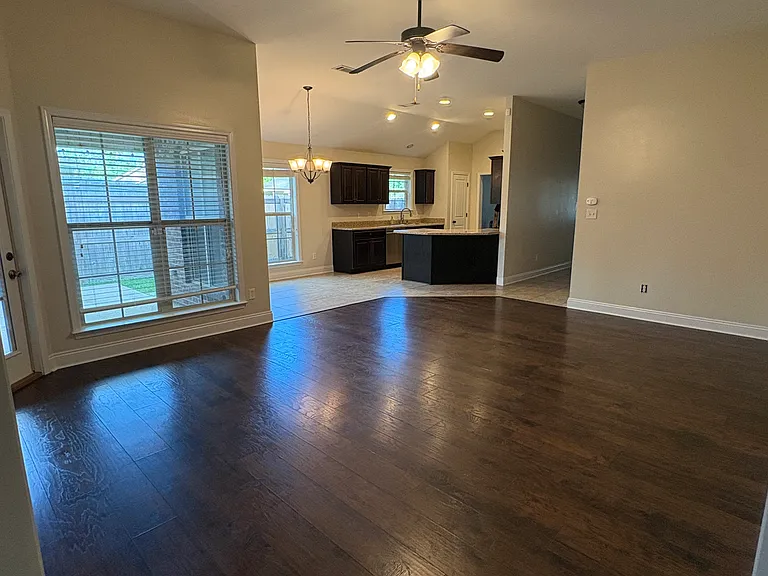 986 Tudor Ln — Photo 13