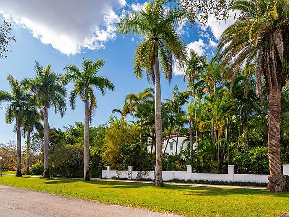 3rd image of 2418 Country Club Prado