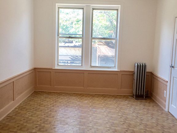 4th image of 2810 Steinway St #2