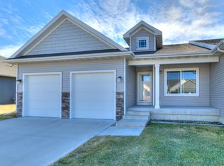 5812 Quarry Dr, Ames, IA 50010