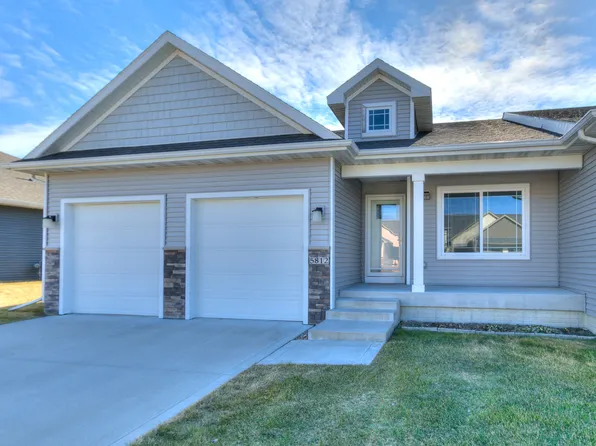 5812 Quarry Dr, Ames, IA 50010
