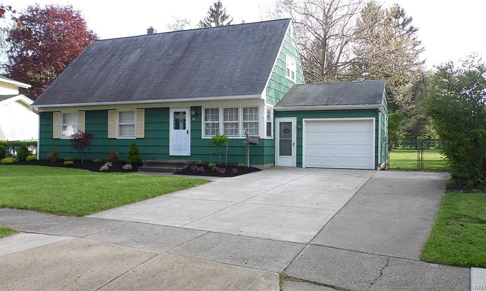 1st image of 34 Brookwood Dr