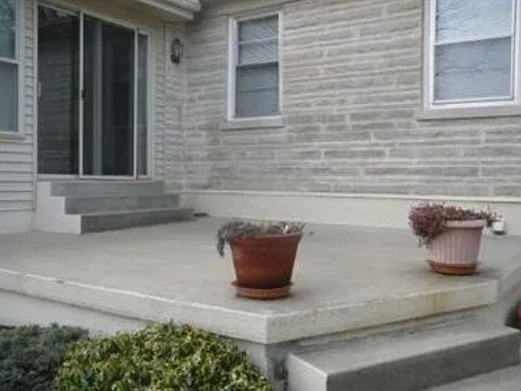 2nd image of 307 Hillcrest Dr