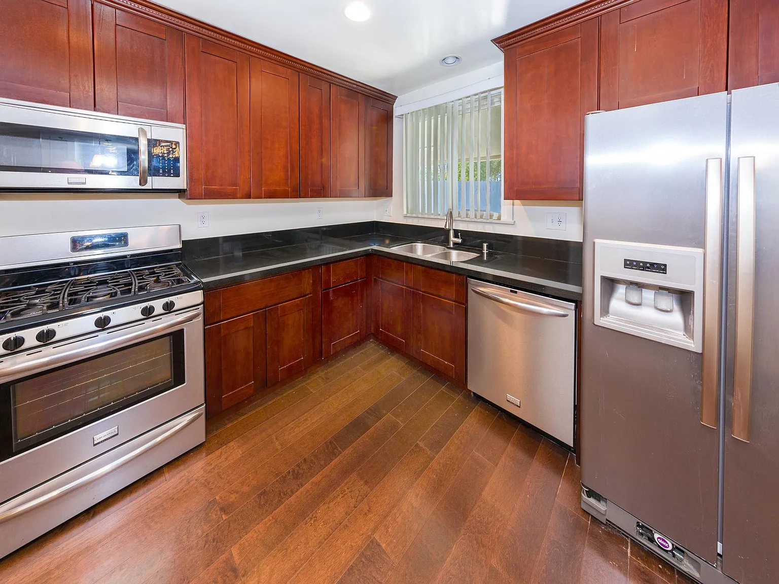 5033 Nestle Ave — Photo 2