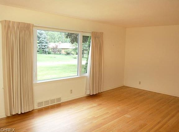 3rd image of 2024 Thornhill Dr