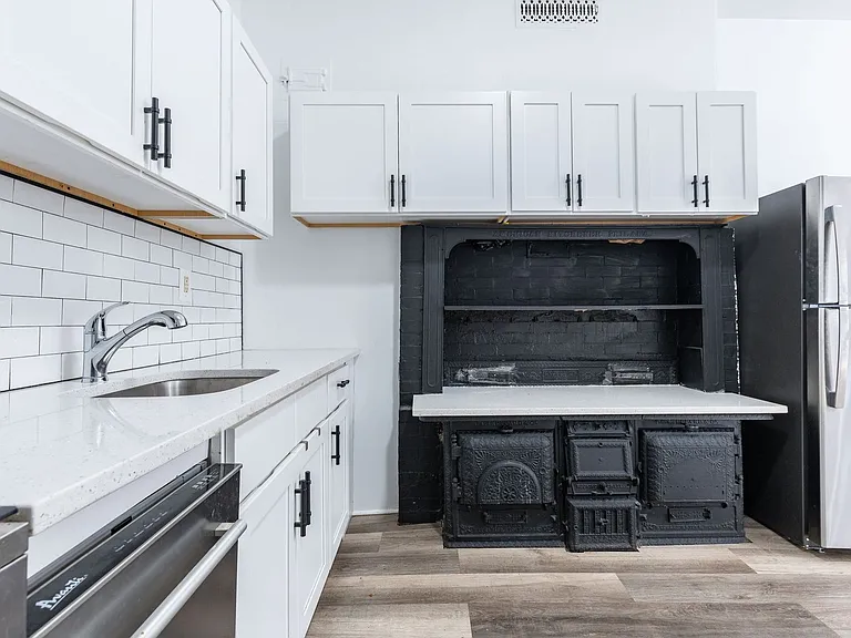 814 N Broad St — Photo 7