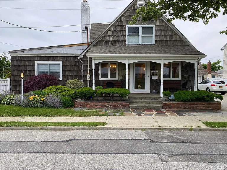 137 Acapulco St — Photo 1