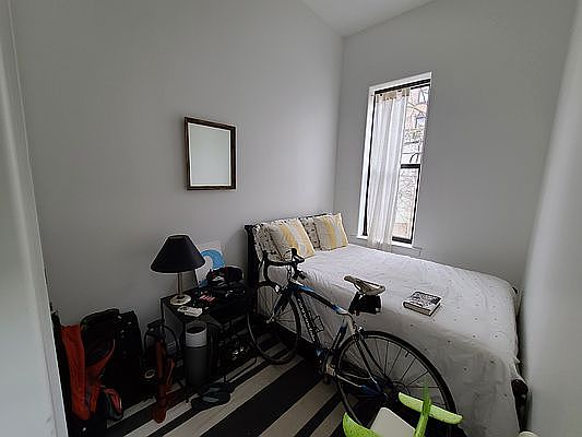4th image of 934 President St #4
