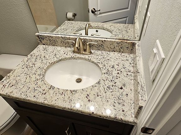 3rd image of 52 Richmond Dr