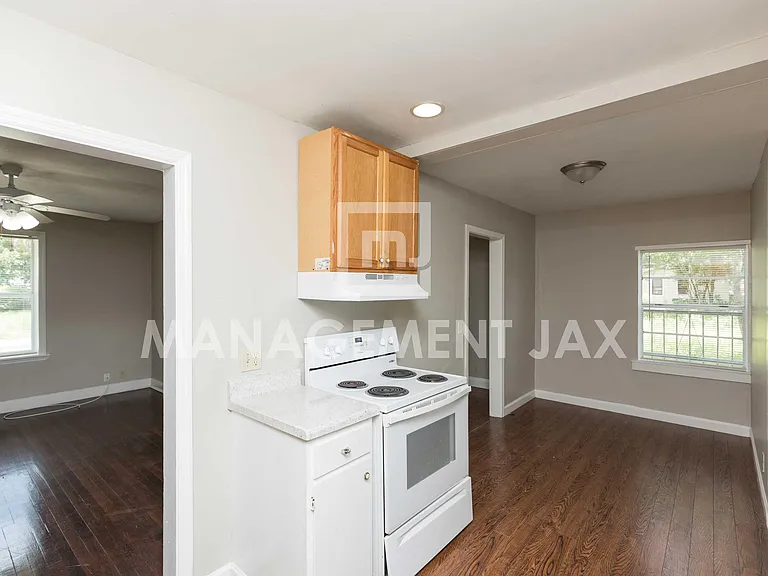 1458 Royal Court Ln — Photo 6
