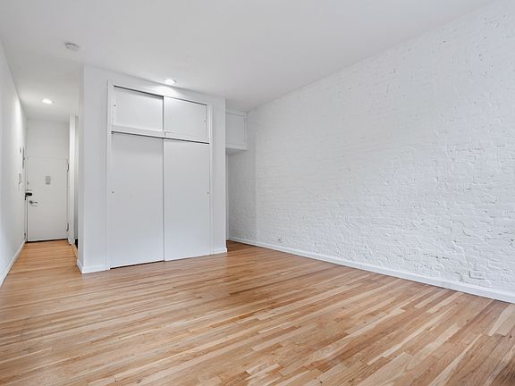3rd image of 321 E 69th St APT 2C