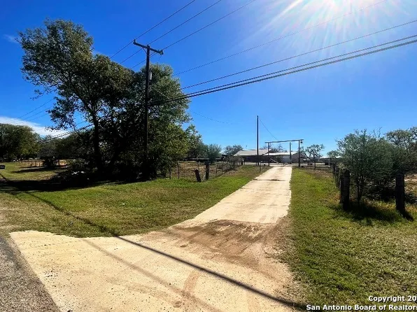 11612 LOOP 107, Adkins, TX 78101