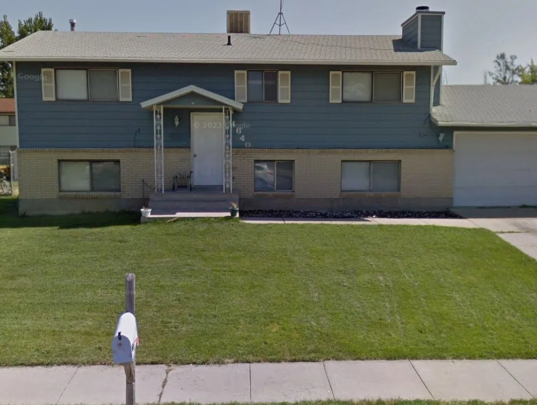 5 bed, 2.5 bath, 2500 sqft, $2,500 — Photo 1