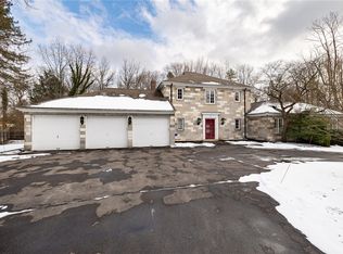 35 Oak Ln, Rochester, NY 14610