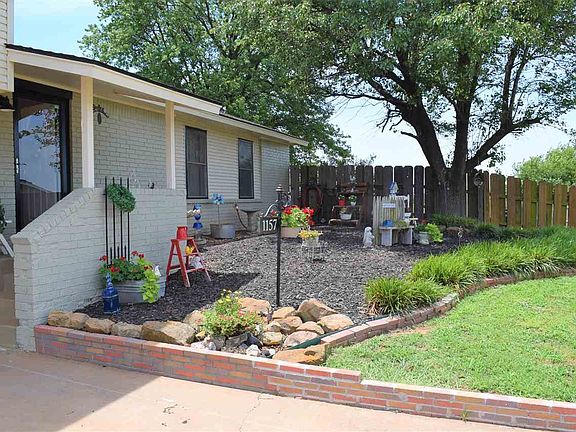 3rd image of 1157 Hillside Dr