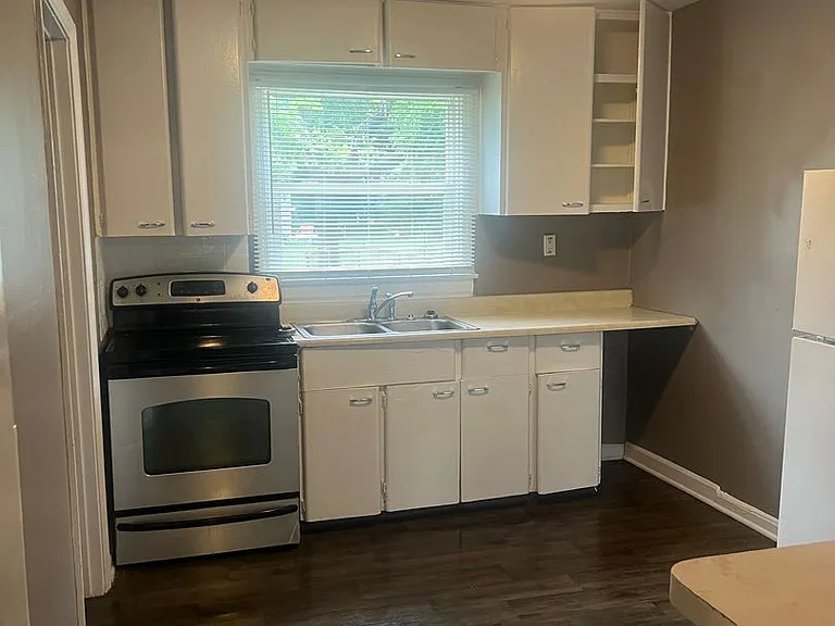 6154 Commodore Dr — Photo 3