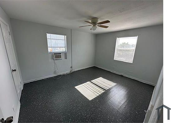 2nd image of 709 N Sapodilla Ave