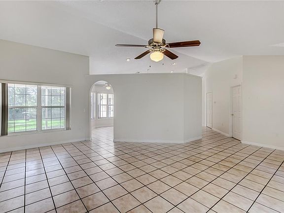 5th image of 742 Woodview Dr
