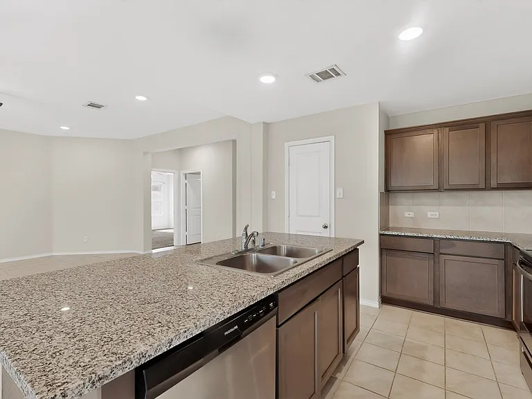 1901 Princeton Ave — Photo 15