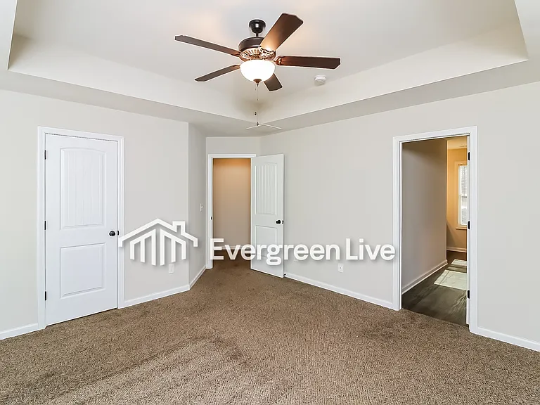 215 Cynthia Ct — Photo 3