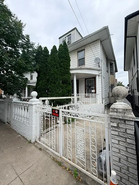 129 Hendrix St #2
